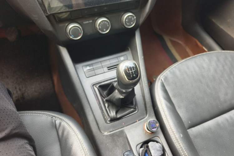 Used Skoda Octavia 2018 1.6L Manual Standard Edition Gear Lever