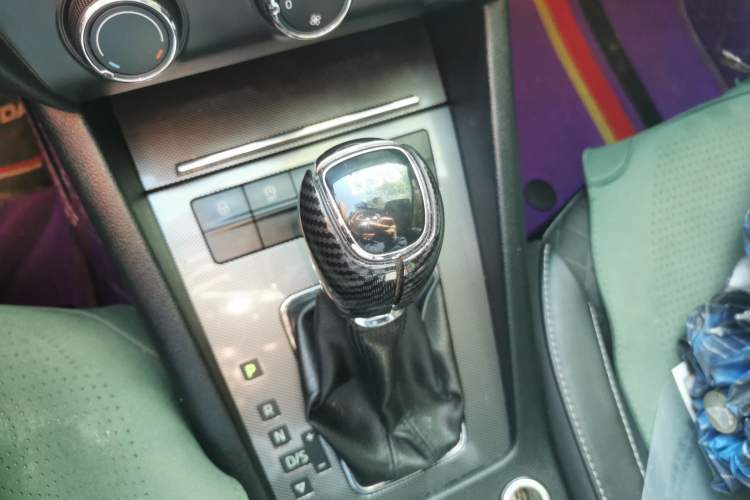 Used Skoda Octavia 2018 Station Wagon TSI280 DSG Luxury Edition Gear Lever