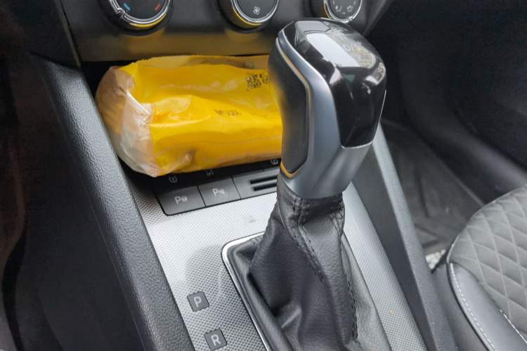 Used Skoda Octavia 2018 Station Wagon TSI230 DSG Luxury Edition Gear Lever