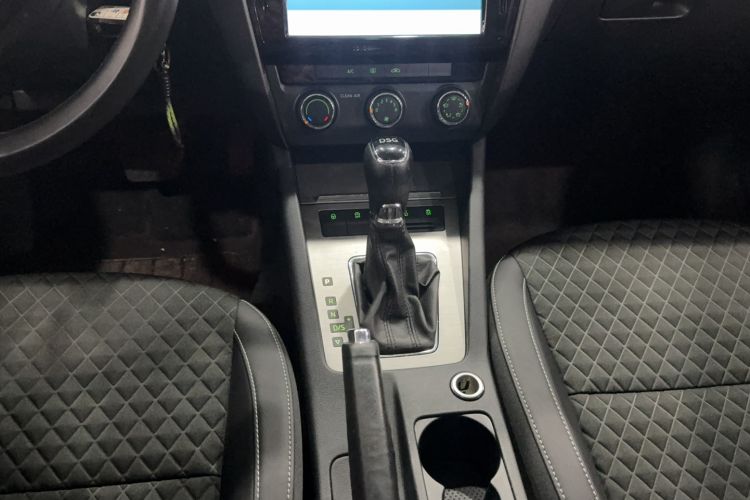 Used Skoda Octavia 2018 TSI280 DSG Luxury Edition Gear Lever