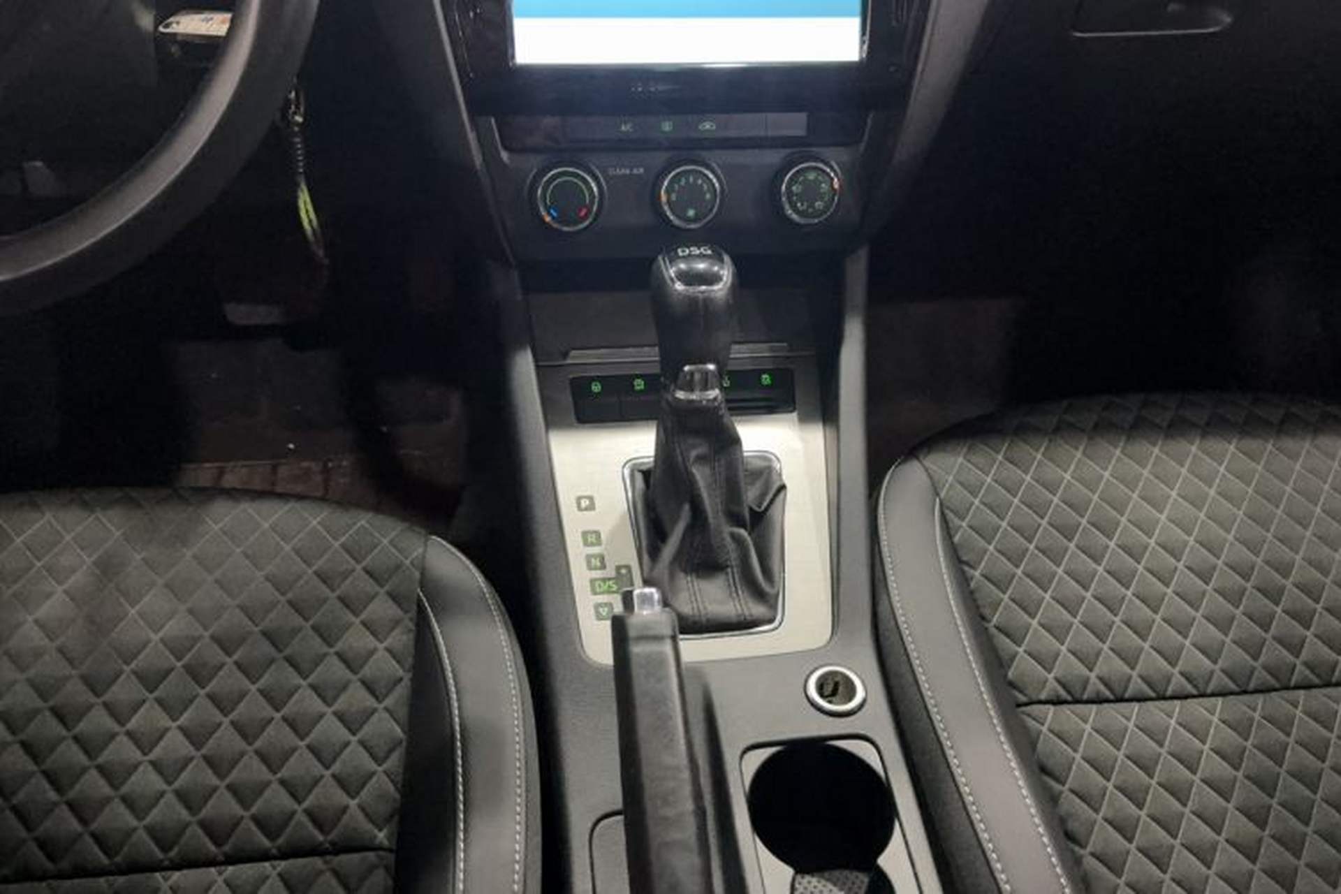 Used Skoda Octavia 2018 TSI280 DSG Luxury Edition Gear Lever