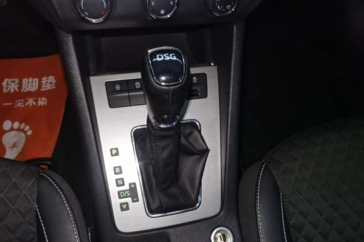 Used Skoda Octavia 2018 TSI230 DSG Luxury Edition Gear Lever