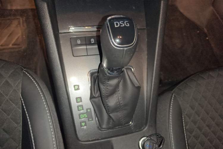 Used Skoda Octavia 2018 Station Wagon TSI230 DSG Luxury Edition Gear Lever