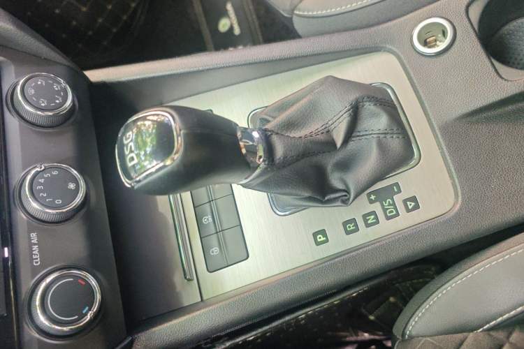 Used Skoda Octavia 2018 TSI230 DSG Comfort Edition Gear Lever
