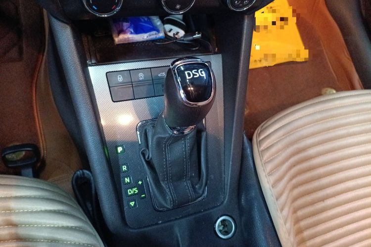 Used Skoda Octavia 2018 Station Wagon TSI280 DSG Luxury Edition Gear Lever