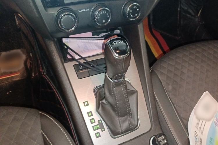 Used Skoda Octavia 2018 TSI230 DSG Luxury Edition Gear Lever