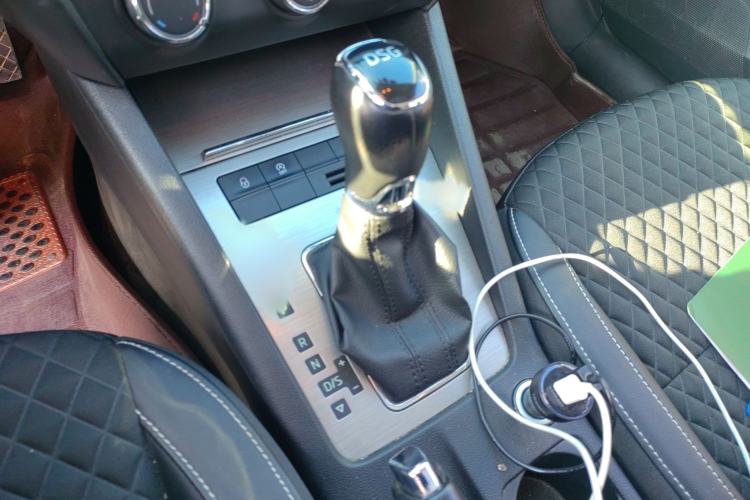 Used Skoda Octavia 2018 TSI230 DSG Luxury Edition Gear Lever