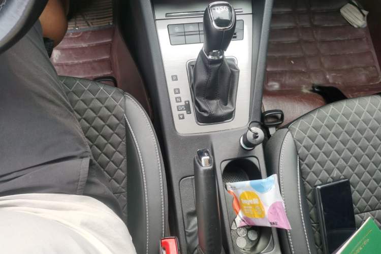 Used Skoda Octavia 2018 TSI230 DSG Luxury Edition Gear Lever