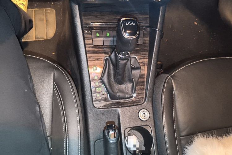 Used Skoda Octavia 2018 TSI280 DSG Flagship Edition Gear Lever