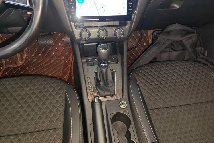Used Skoda Octavia 2018 Station Wagon TSI280 DSG Luxury Edition Gear Lever
