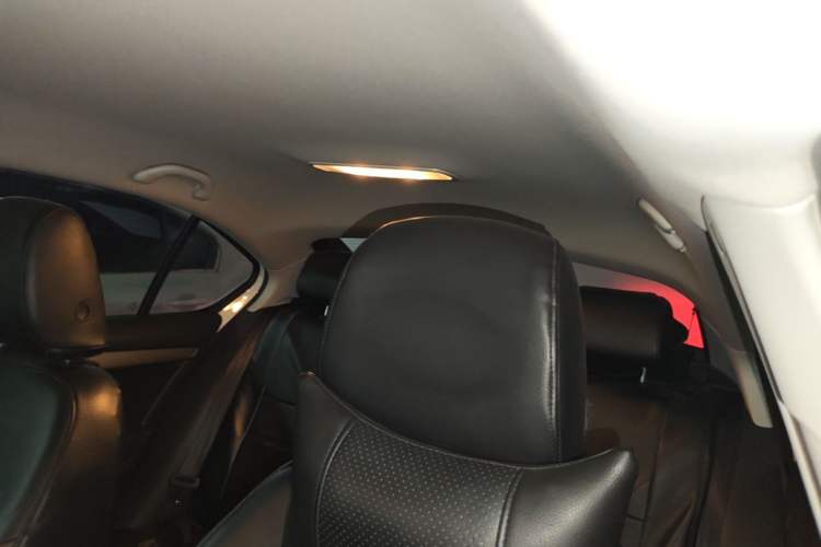 Used Skoda Octavia 2018 1.6L Automatic Comfort Edition Headliner