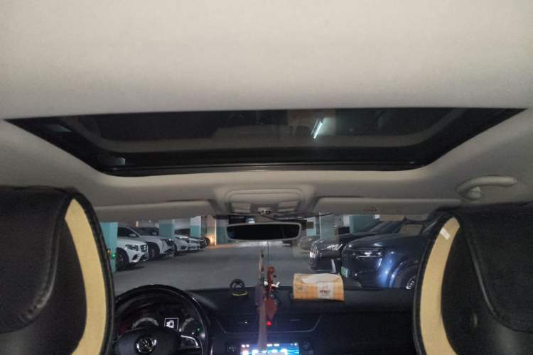 Used Skoda Octavia 2018 1.6L Automatic Luxury Edition Headliner