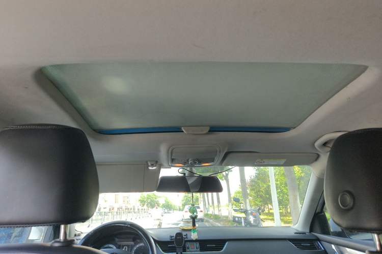 Used Skoda Octavia 2018 1.6L Automatic Luxury Edition Headliner