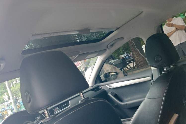 Used Skoda Octavia 2018 TSI230 DSG Luxury Edition Headliner