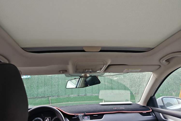 Used Skoda Octavia 2018 1.6L Automatic Luxury Edition Headliner