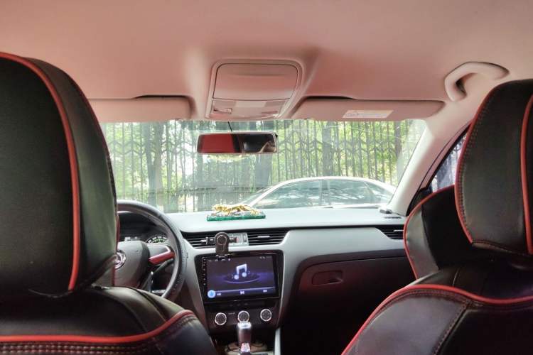 Used Skoda Octavia 2018 1.6L Automatic Comfort Edition Headliner