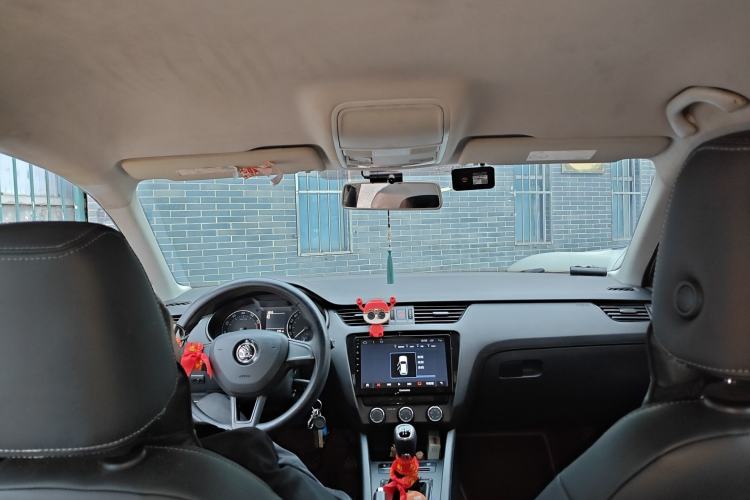 Used Skoda Octavia 2018 1.6L Manual Standard Edition Headliner