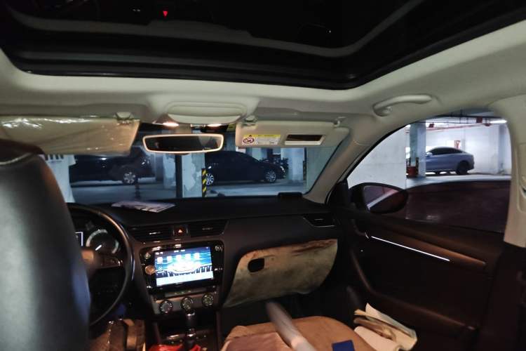 Used Skoda Octavia 2018 Station Wagon TSI280 DSG Luxury Edition Headliner