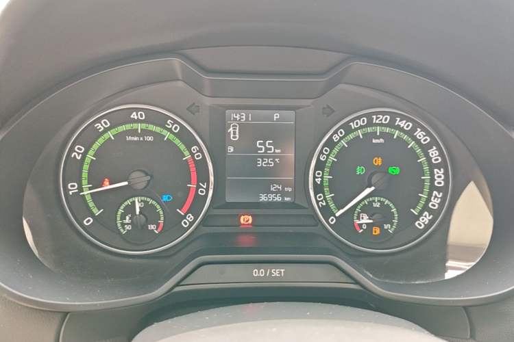 Used Skoda Octavia 2018 1.6L Automatic Comfort Edition Instrument Cluster