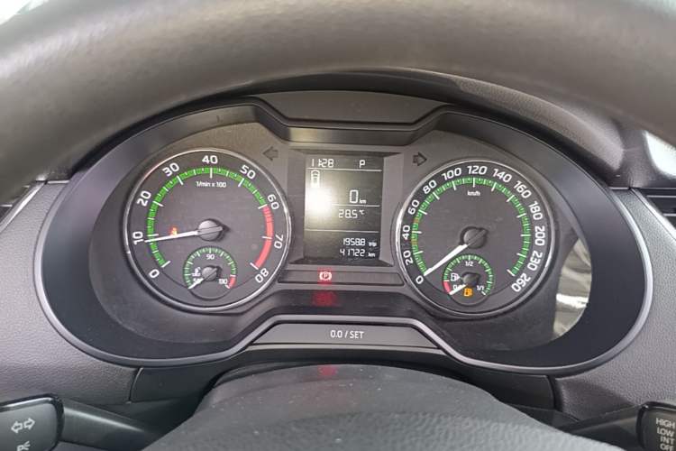 Used Skoda Octavia 2018 1.6L Automatic Comfort Edition Instrument Cluster