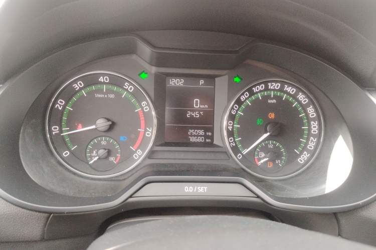 Used Skoda Octavia 2018 1.6L Automatic Comfort Edition Instrument Cluster