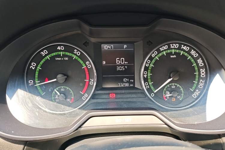 Used Skoda Octavia 2018 1.6L Automatic Comfort Edition Instrument Cluster