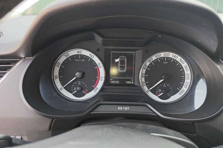 Used Skoda Octavia 2018 1.6L Automatic Luxury Edition Instrument Cluster