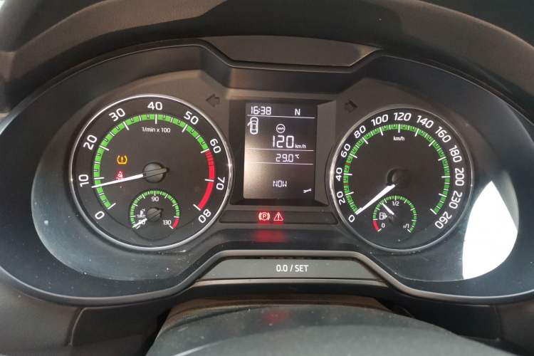 Used Skoda Octavia 2018 1.6L Automatic Comfort Edition Instrument Cluster