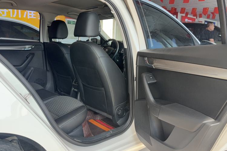 Used Skoda Octavia 2018 TSI230 DSG Luxury Edition Interior 1