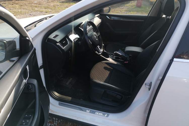 Used Skoda Octavia 2018 Station Wagon TSI280 DSG Luxury Edition Interior 2
