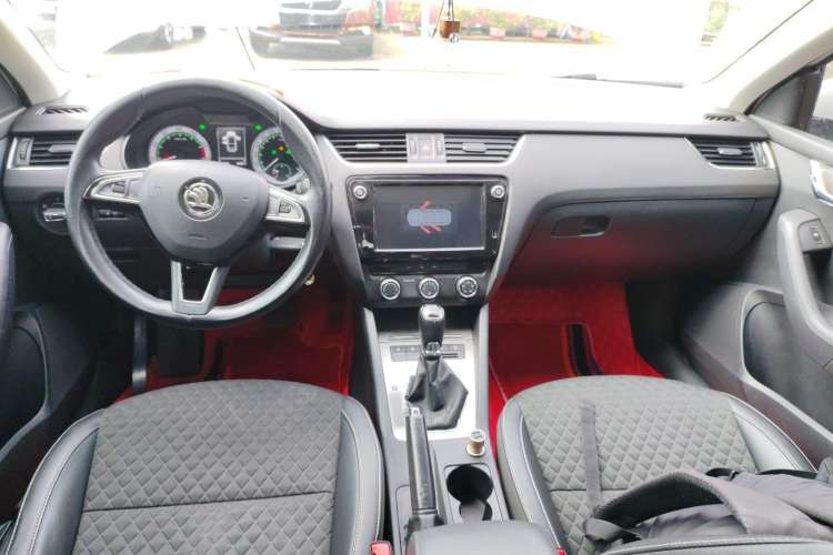 Used Skoda Octavia 2018 TSI230 DSG Luxury Edition Interior 2