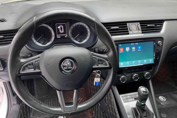 Used Skoda Octavia 2018 Station Wagon TSI230 DSG Luxury Edition Interior 2