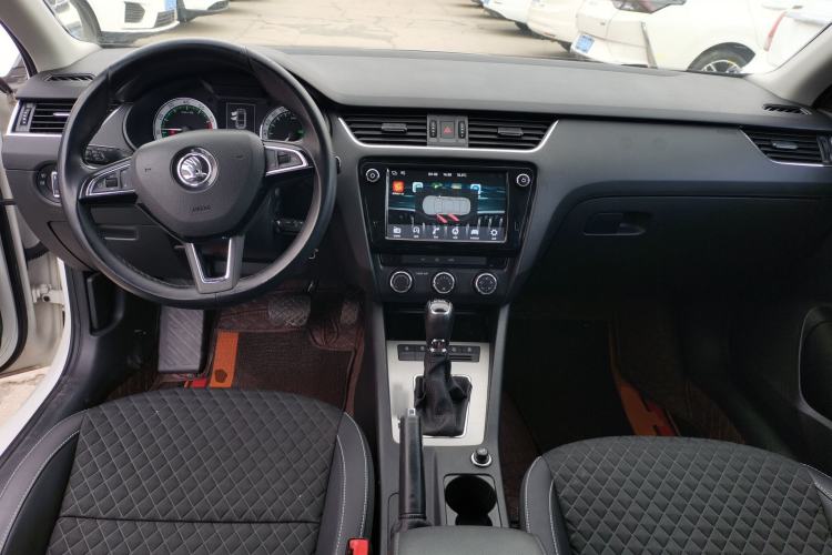 Used Skoda Octavia 2018 TSI230 DSG Luxury Edition Interior 2