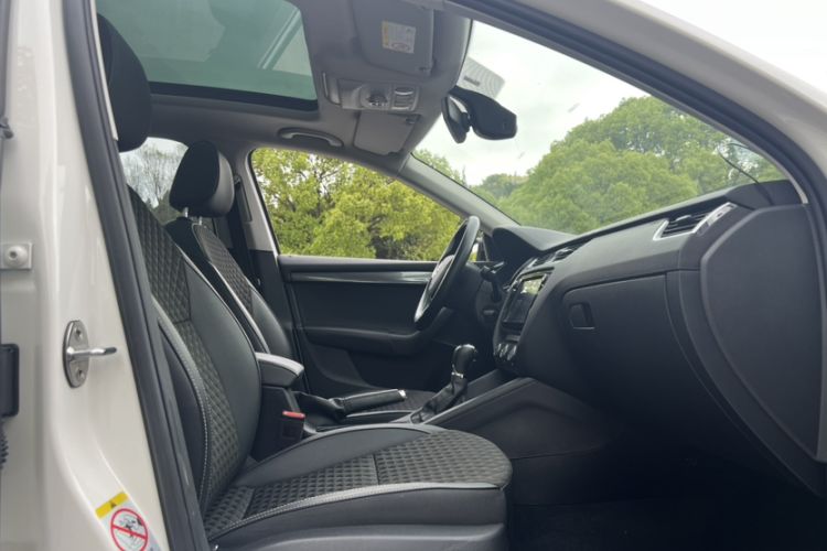 Used Skoda Octavia 2018 Station Wagon TSI280 DSG Luxury Edition Interior 2