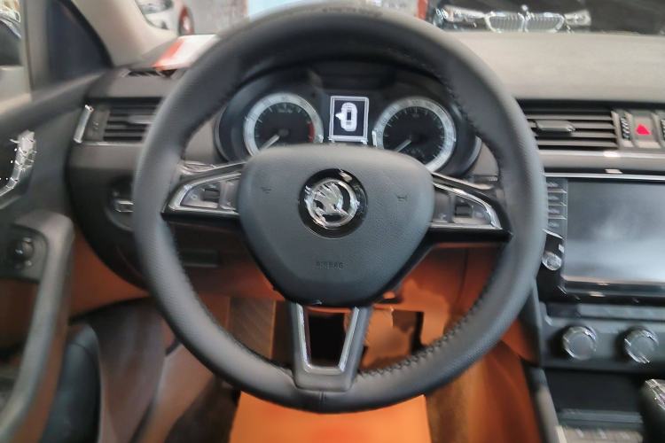 Used Skoda Octavia 2018 Station Wagon TSI280 DSG Luxury Edition Interior 2