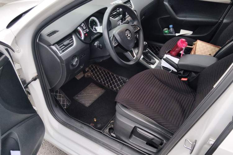 Used Skoda Octavia 2018 TSI230 DSG Luxury Edition Interior 3