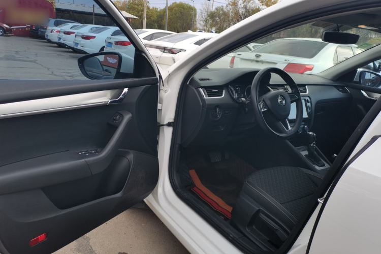 Used Skoda Octavia 2018 TSI230 DSG Luxury Edition Interior 3