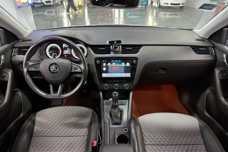 Used Skoda Octavia 2018 Station Wagon TSI280 DSG Luxury Edition Interior 3