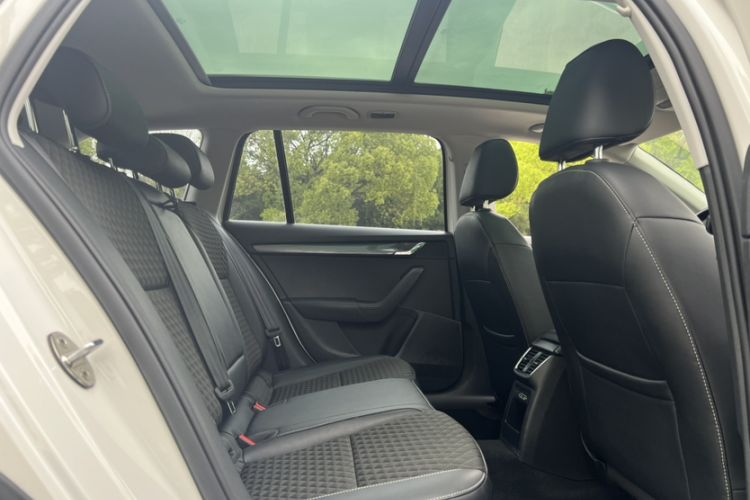 Used Skoda Octavia 2018 Station Wagon TSI280 DSG Luxury Edition Interior 3