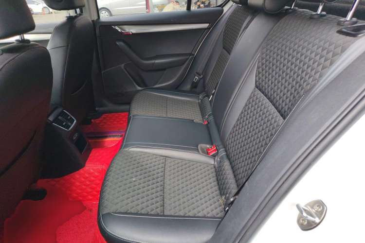 Used Skoda Octavia 2018 TSI230 DSG Luxury Edition Interior 4