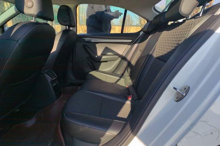 Used Skoda Octavia 2018 TSI230 DSG Luxury Edition Interior 4
