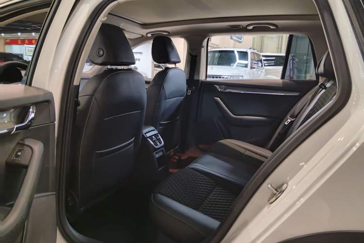 Used Skoda Octavia 2018 Station Wagon TSI280 DSG Luxury Edition Interior 4