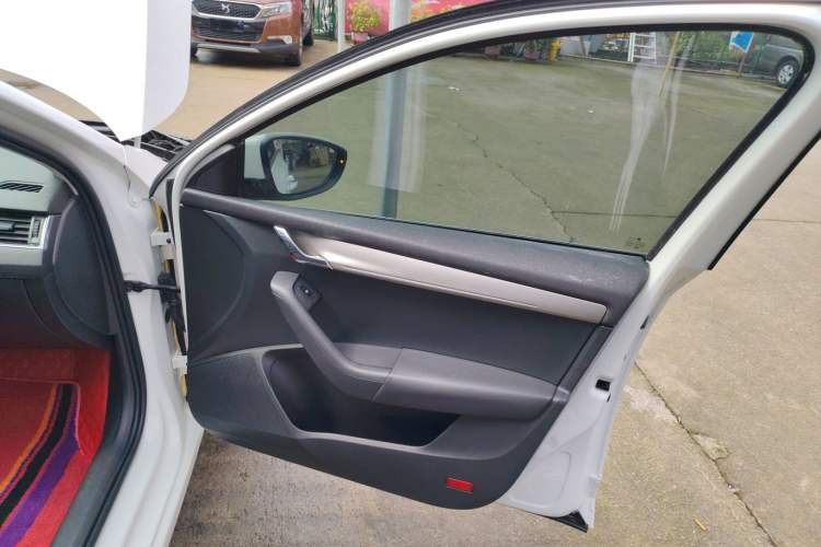 Used Skoda Octavia 2018 TSI230 DSG Luxury Edition Interior 5