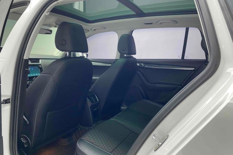 Used Skoda Octavia 2018 Station Wagon TSI230 DSG Luxury Edition Interior 6