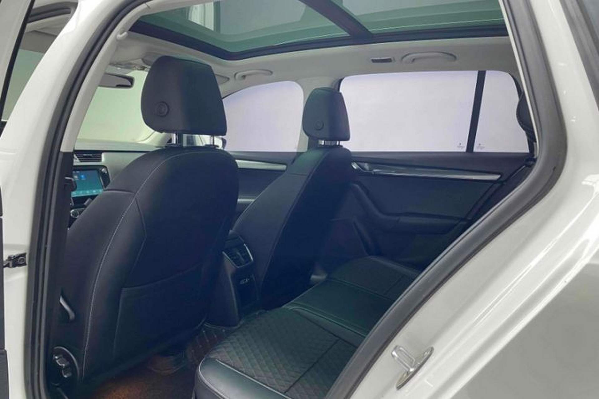Used Skoda Octavia 2018 Station Wagon TSI230 DSG Luxury Edition Interior 6