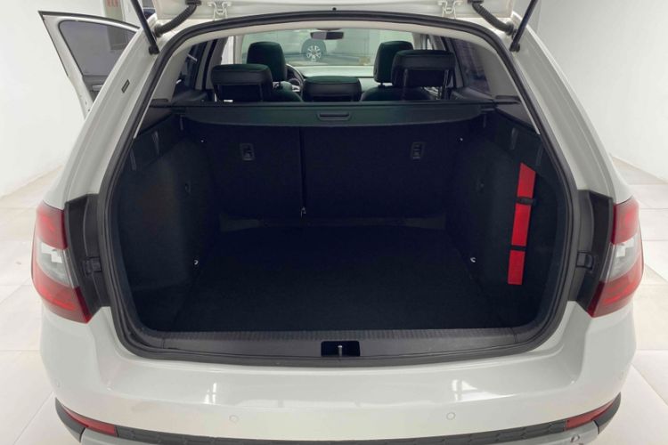 Used Skoda Octavia 2018 Station Wagon TSI230 DSG Luxury Edition Interior 7