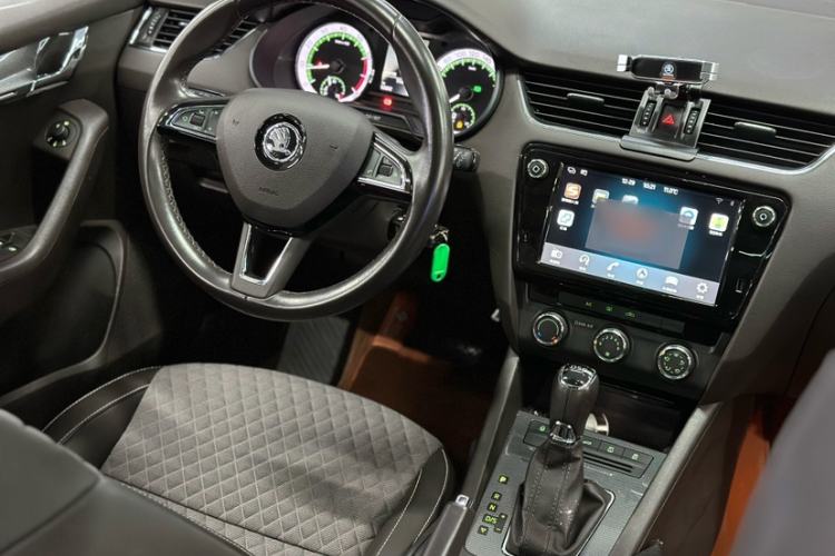 Used Skoda Octavia 2018 Station Wagon TSI280 DSG Luxury Edition Interior 7