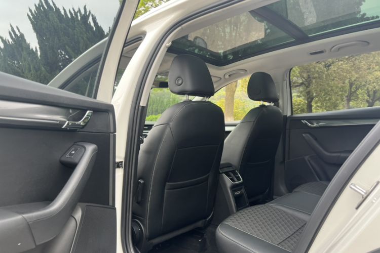 Used Skoda Octavia 2018 Station Wagon TSI280 DSG Luxury Edition Interior 8
