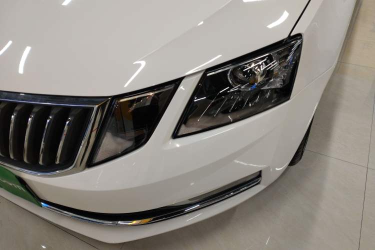 Used Skoda Octavia 2018 TSI230 DSG Luxury Edition Left Front Headlight