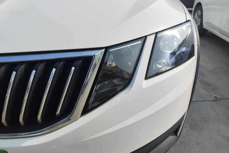 Used Skoda Octavia 2018 Station Wagon TSI230 DSG Luxury Edition Left Front Headlight